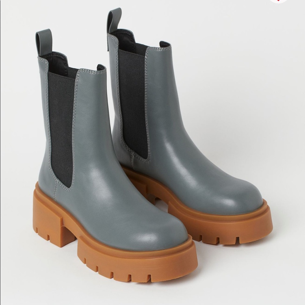 PLATFORM CHELSEA STYLE BOOTS